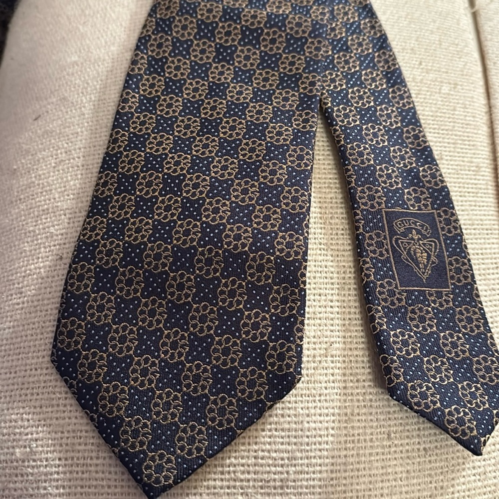 Vintage GUCCI MEN'S TIE Navy Gold 100% silk #guccitie